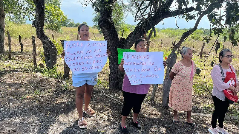 Habitantes de Soledad de Doblado demandan reubicación de granja 
